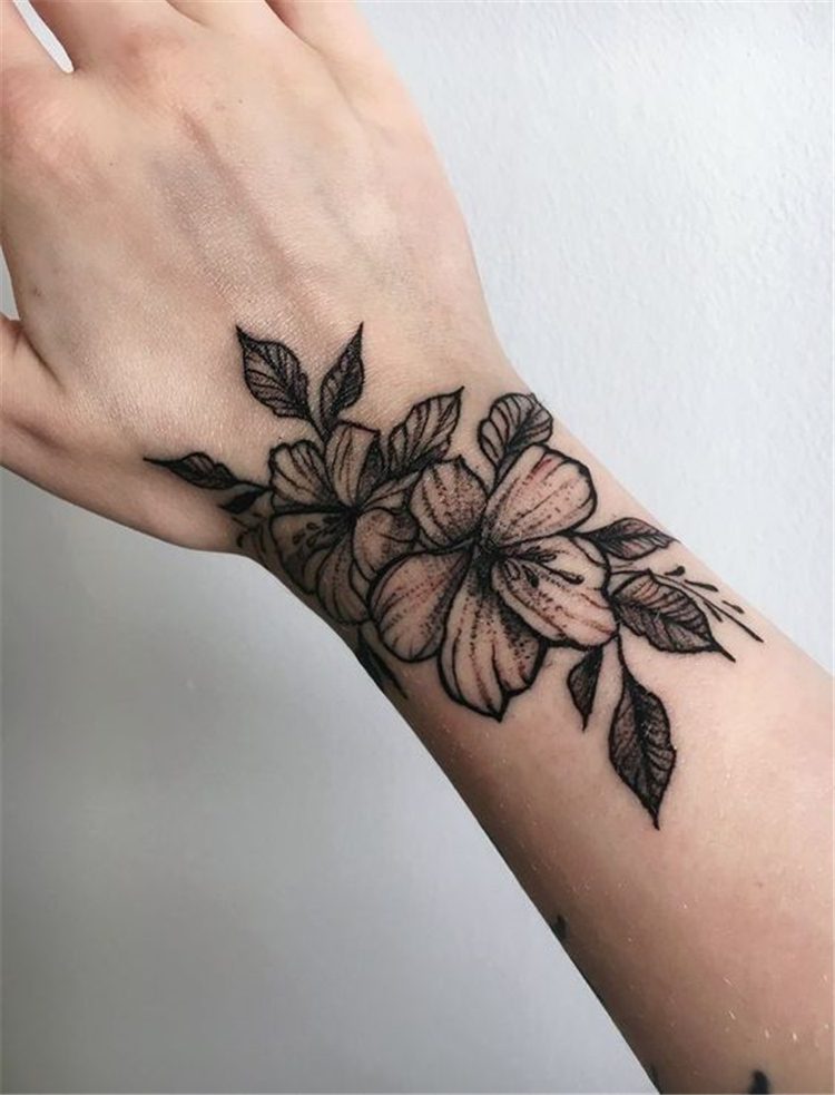 25+ Creative Wrist Tattoos Ideas For Modern Girls