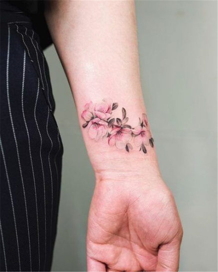 25+ Creative Wrist Tattoos Ideas For Modern Girls