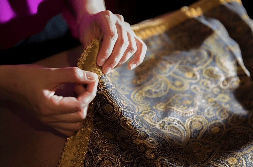 Delving into the art of jacquard weaving in silk fabric
